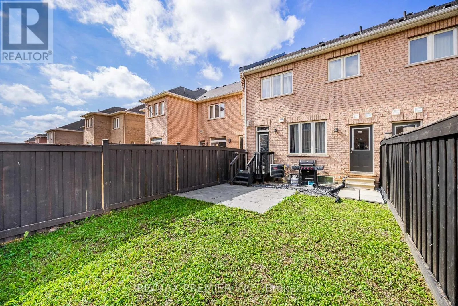 935 TRANSOM CRESCENT