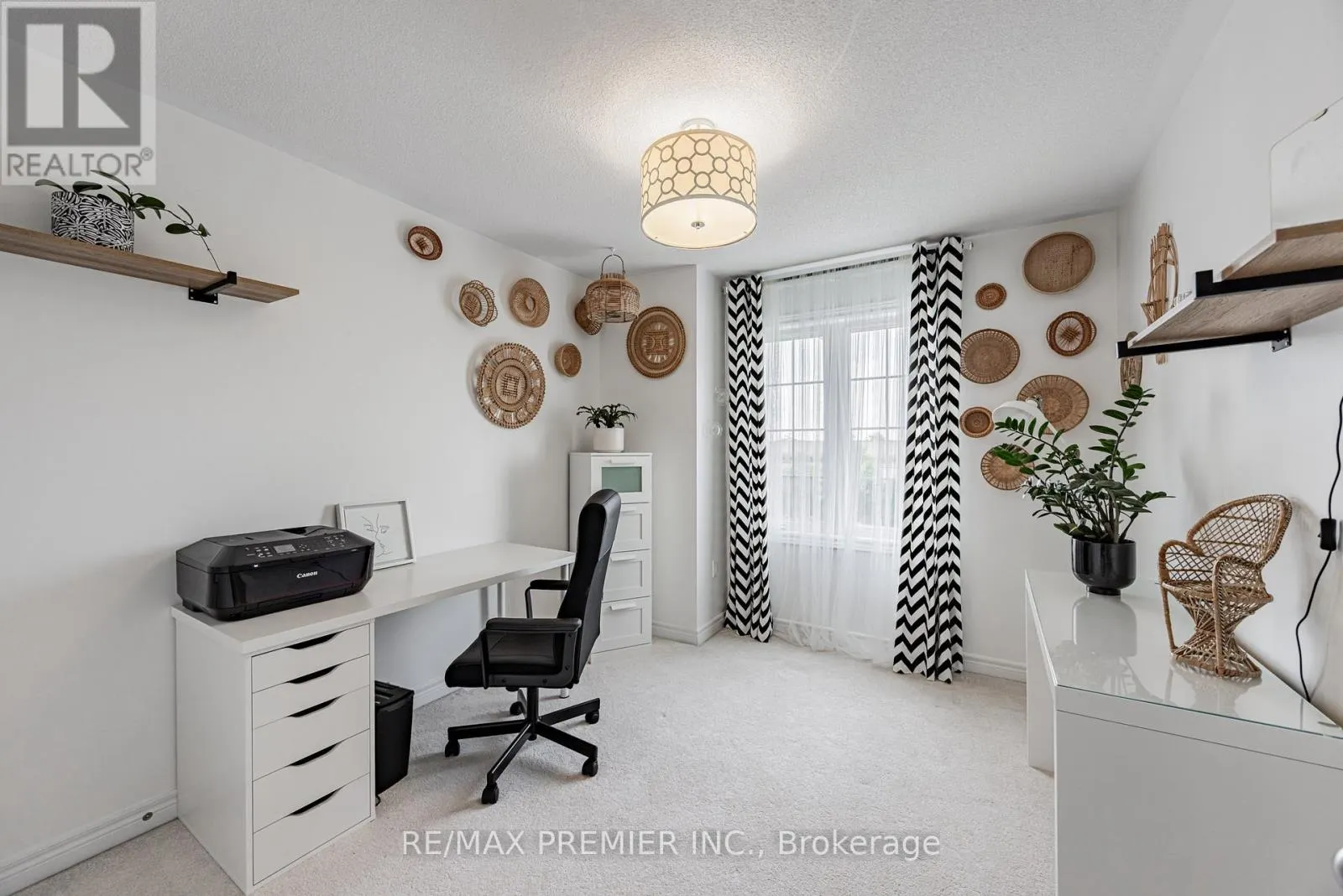 935 TRANSOM CRESCENT