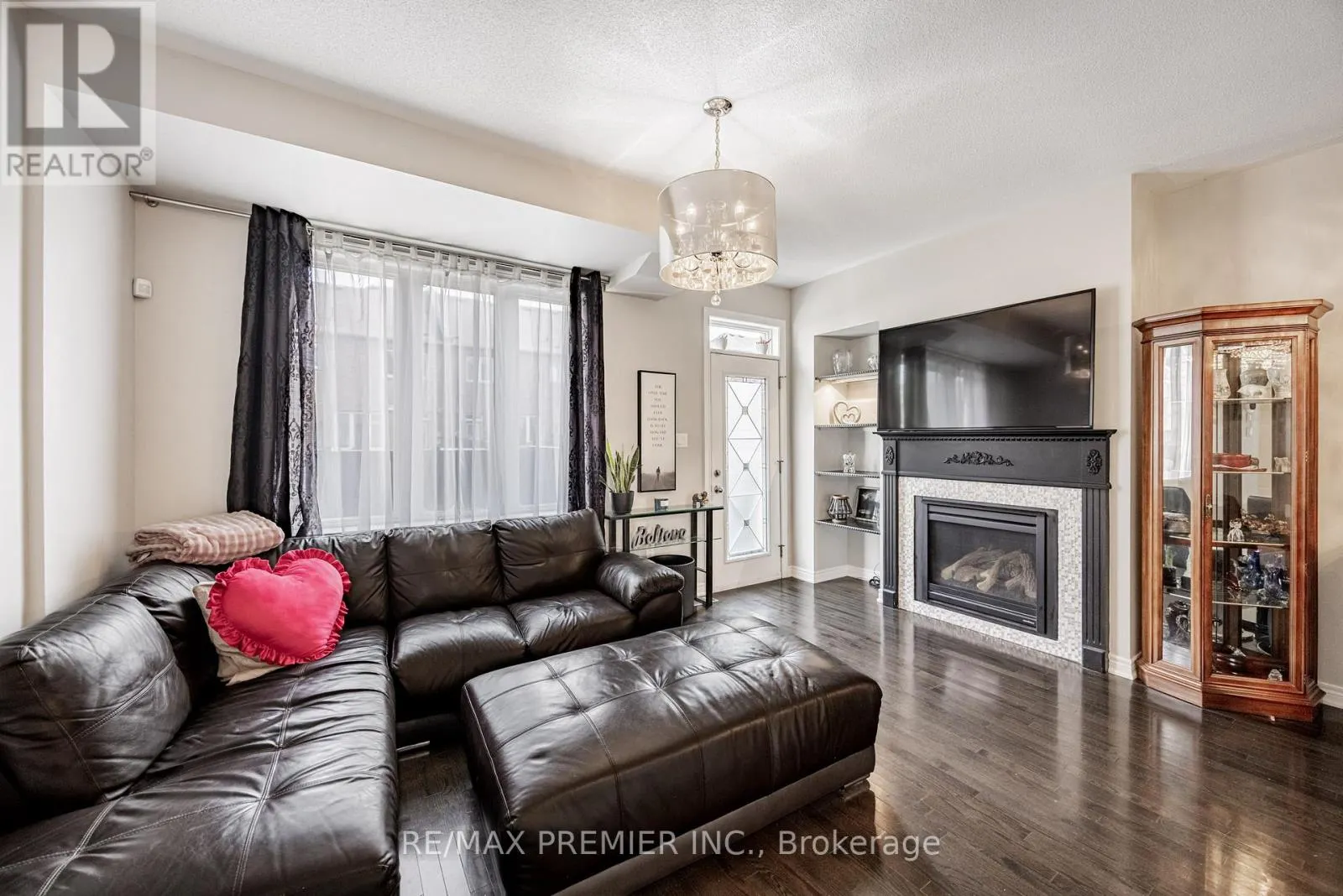 935 TRANSOM CRESCENT