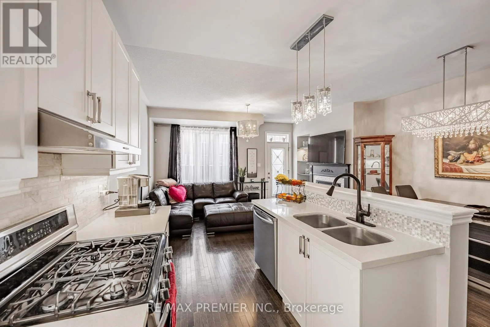 935 TRANSOM CRESCENT