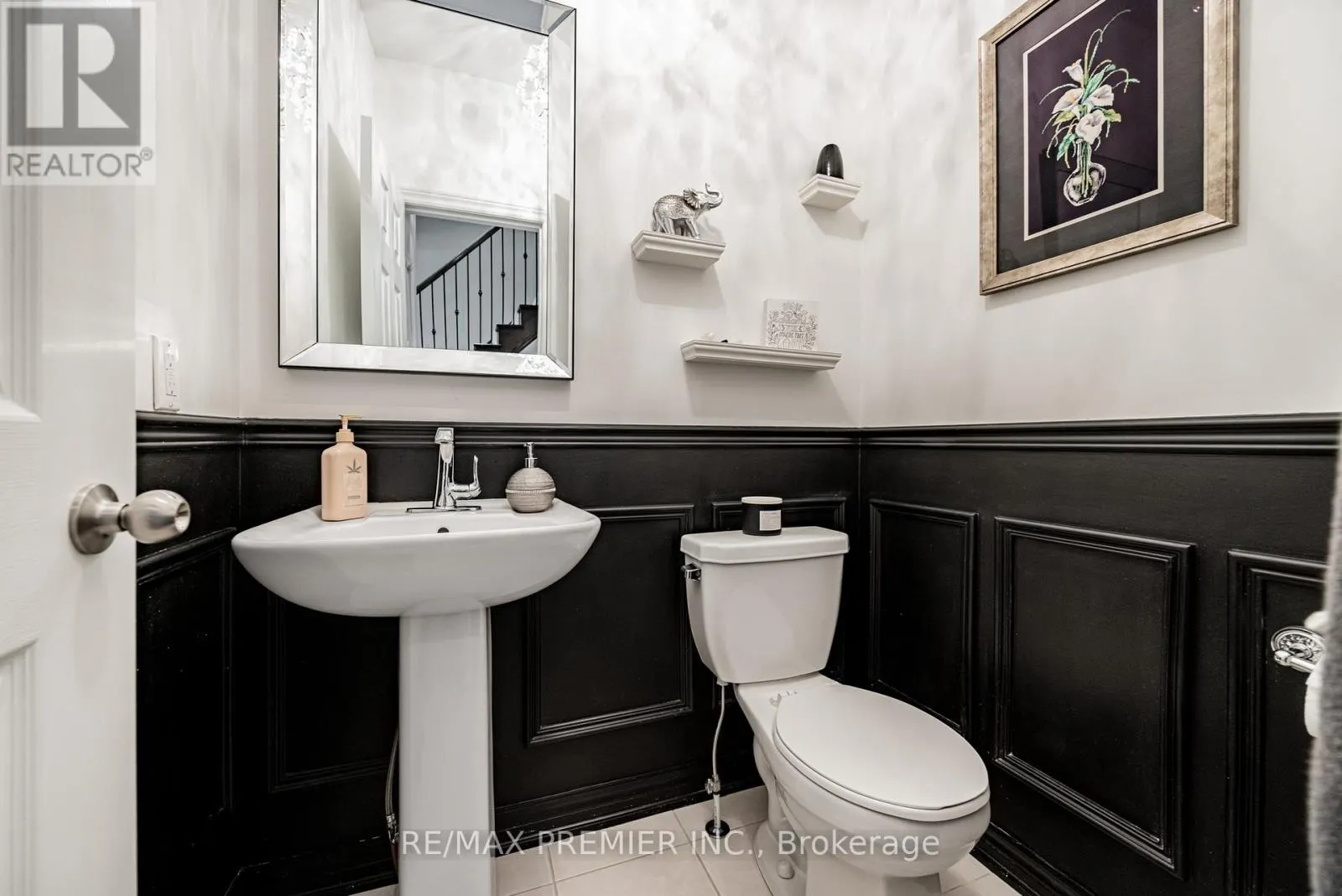 935 TRANSOM CRESCENT