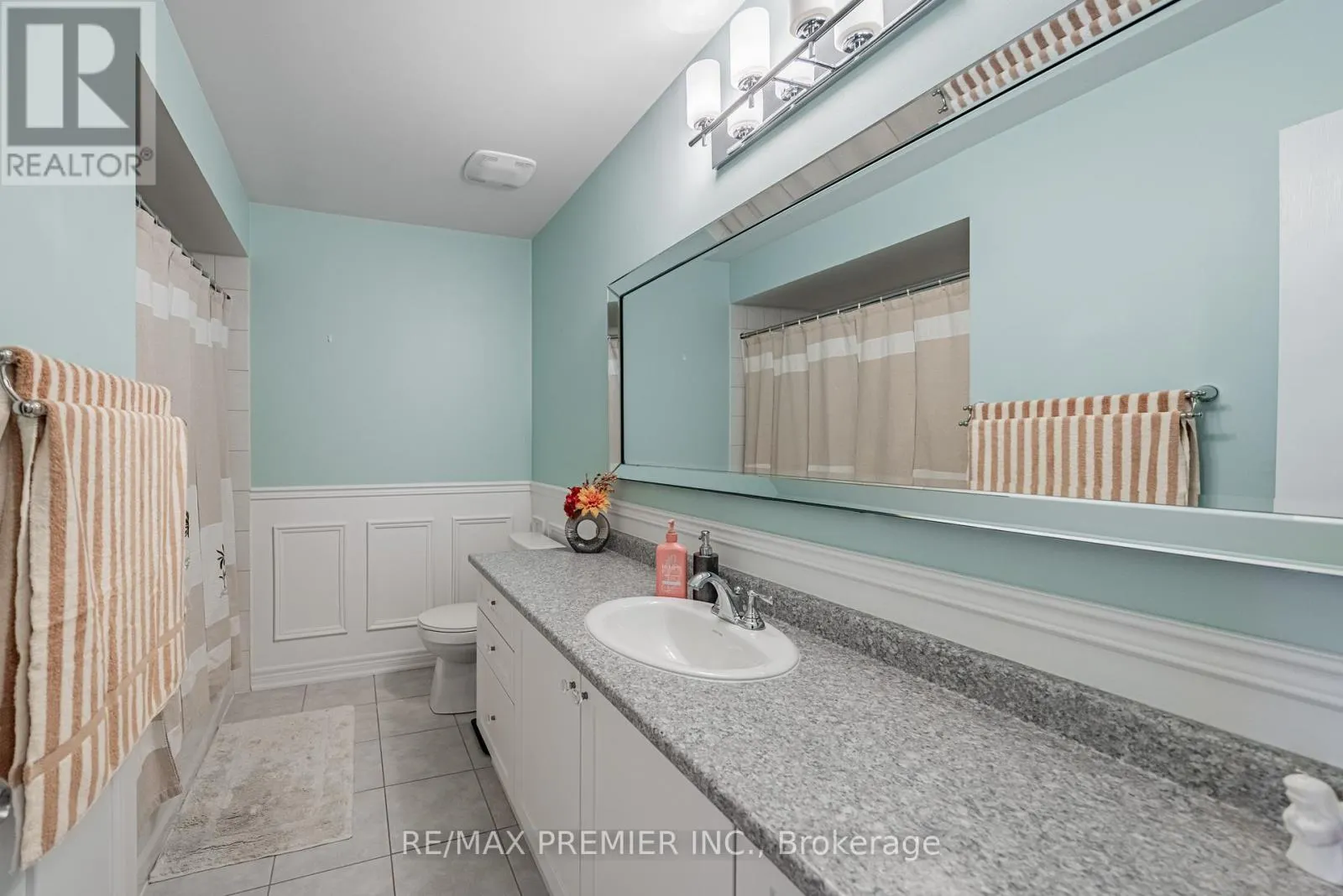 935 TRANSOM CRESCENT