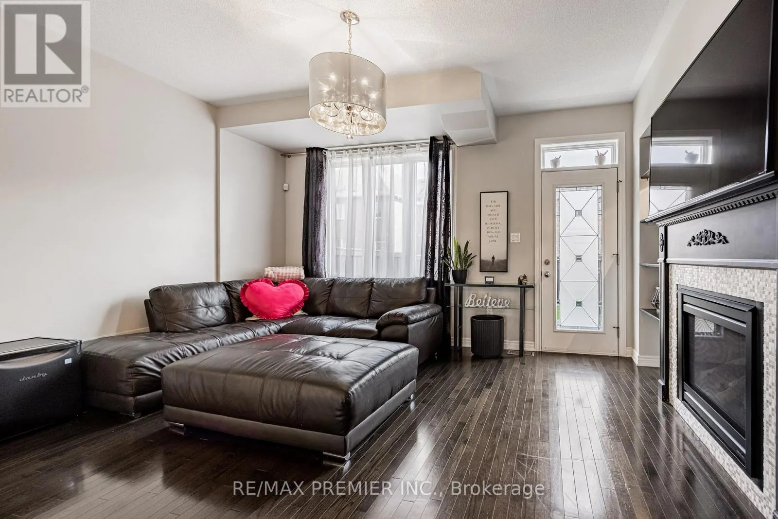 935 TRANSOM CRESCENT