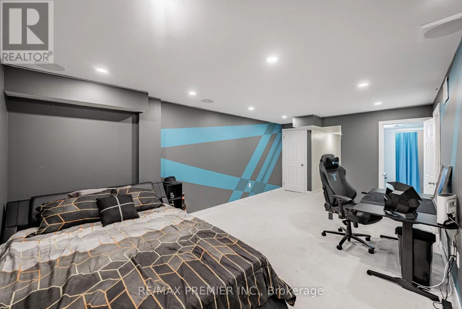 935 TRANSOM CRESCENT