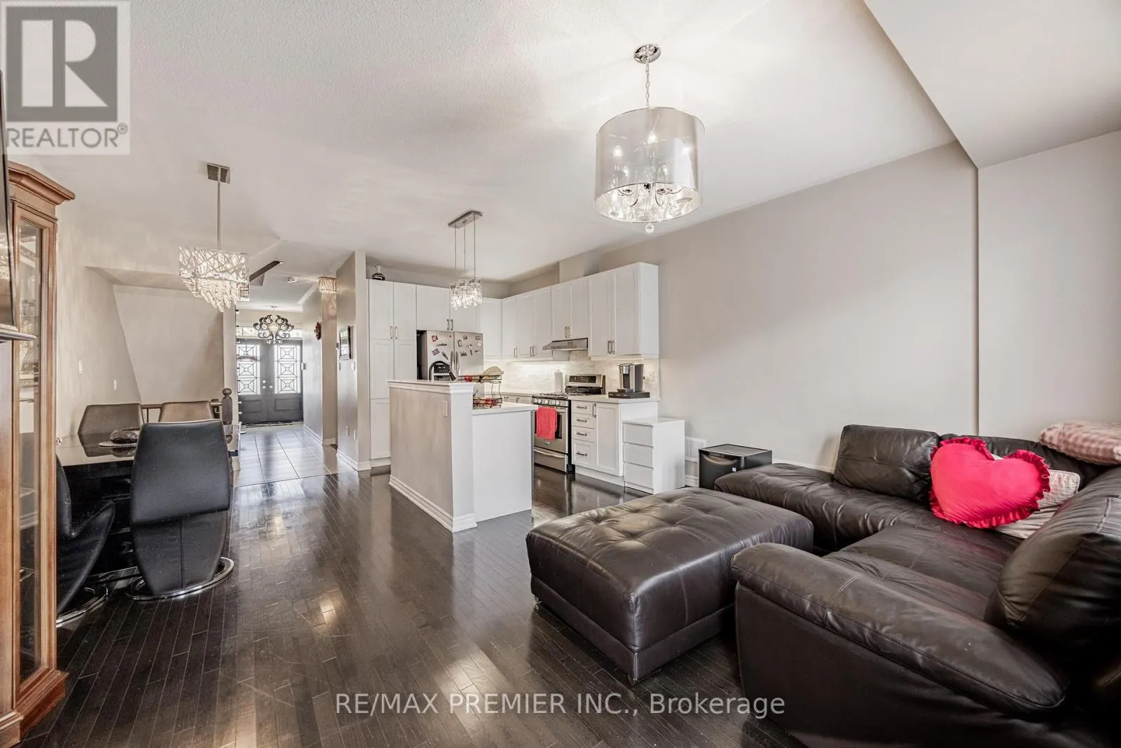 935 TRANSOM CRESCENT