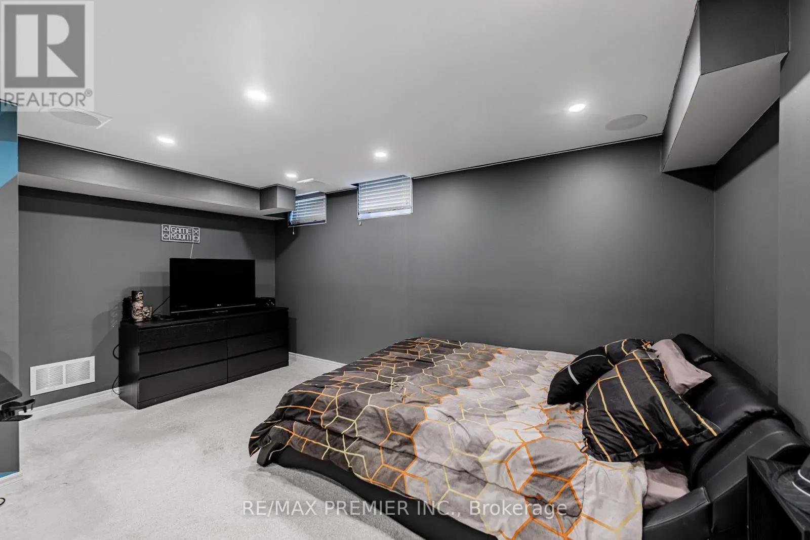 935 TRANSOM CRESCENT