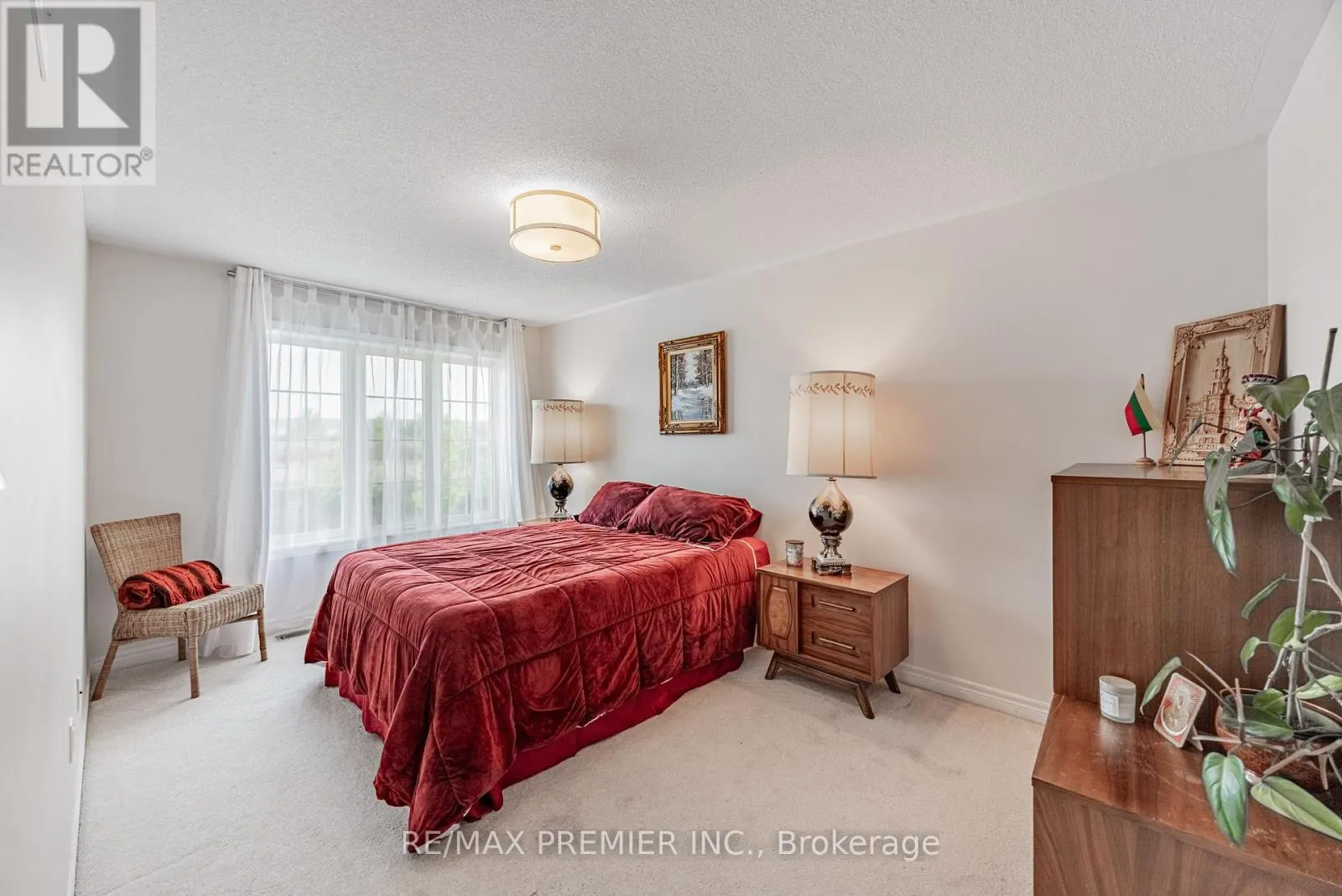 935 TRANSOM CRESCENT