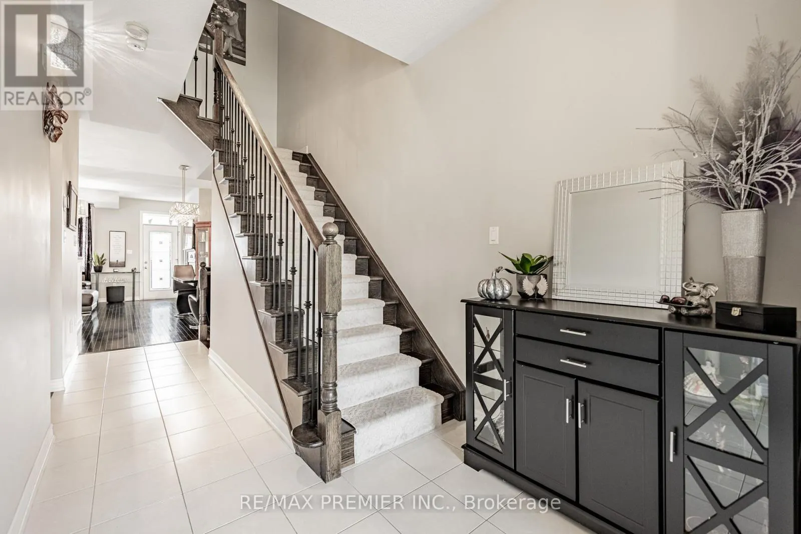 935 TRANSOM CRESCENT