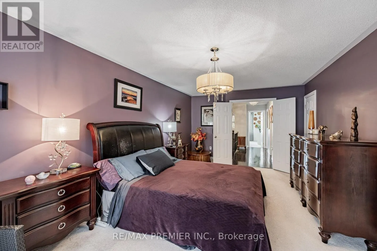 935 TRANSOM CRESCENT