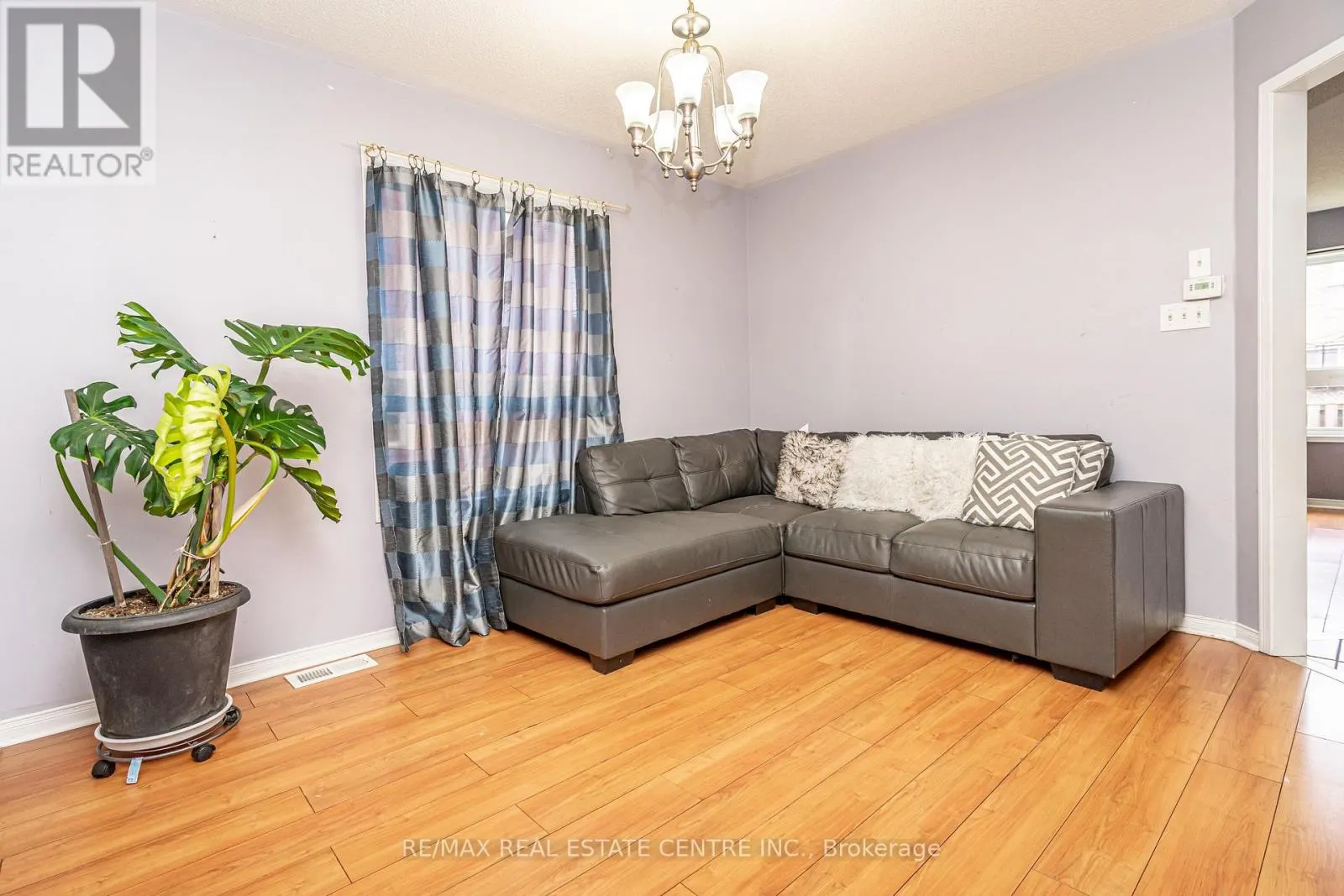 43 TRUMPET VALLEY BOULEVARD