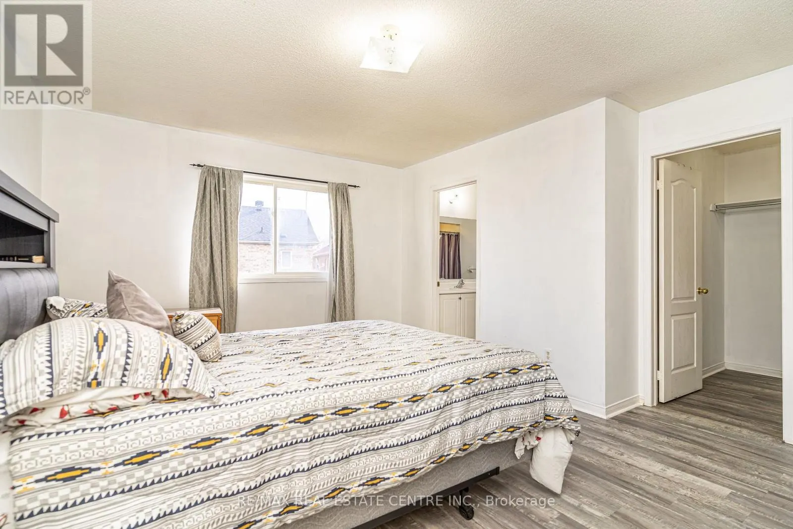 43 TRUMPET VALLEY BOULEVARD