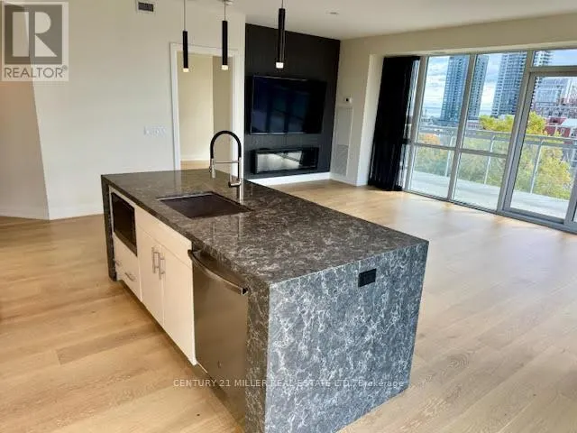 807 - 2025 MARIA STREET