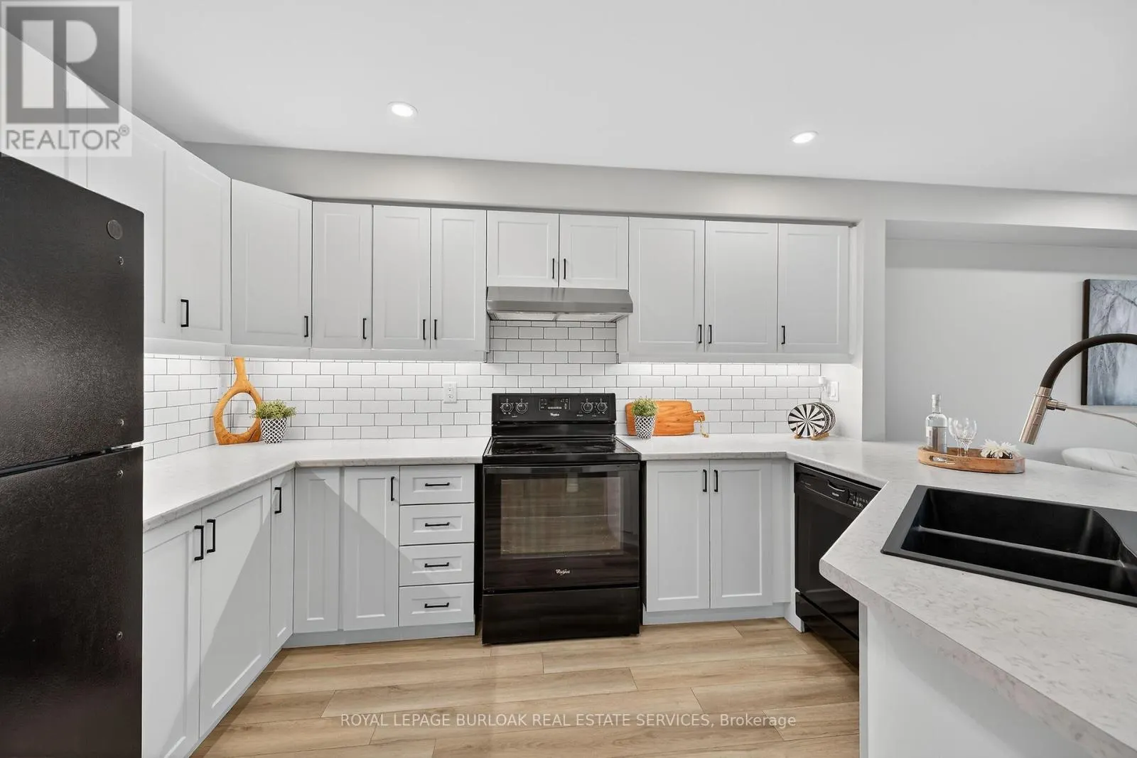 28 - 2015 CLEAVER AVENUE