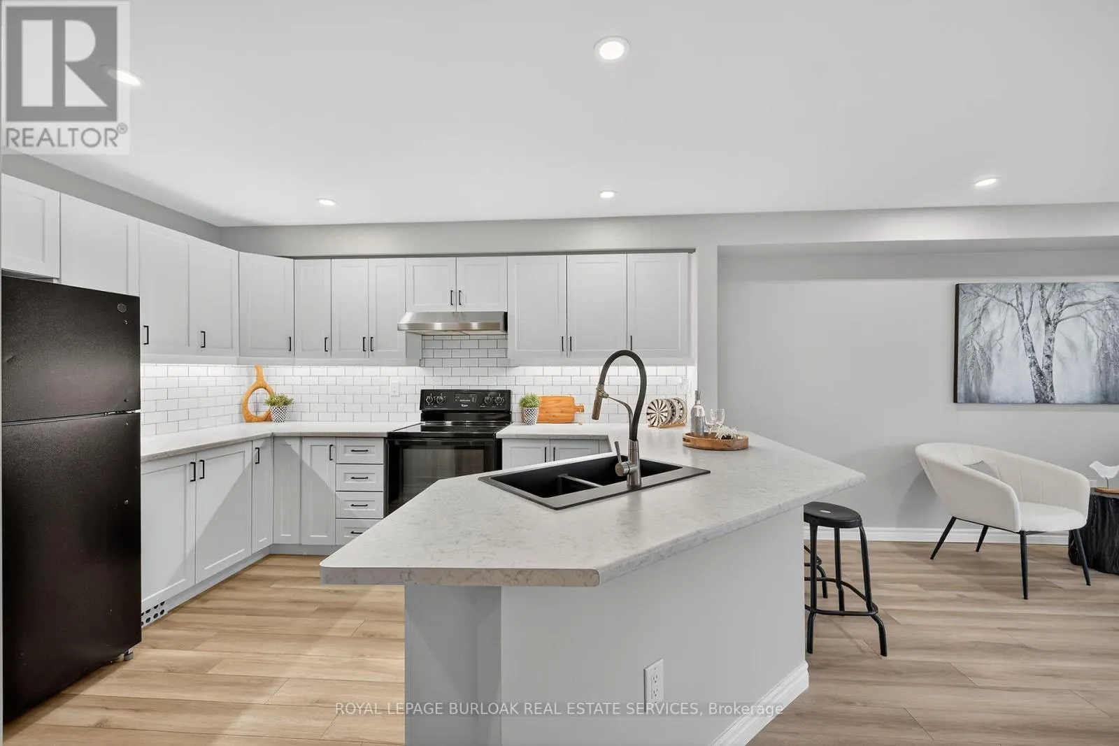 28 - 2015 CLEAVER AVENUE