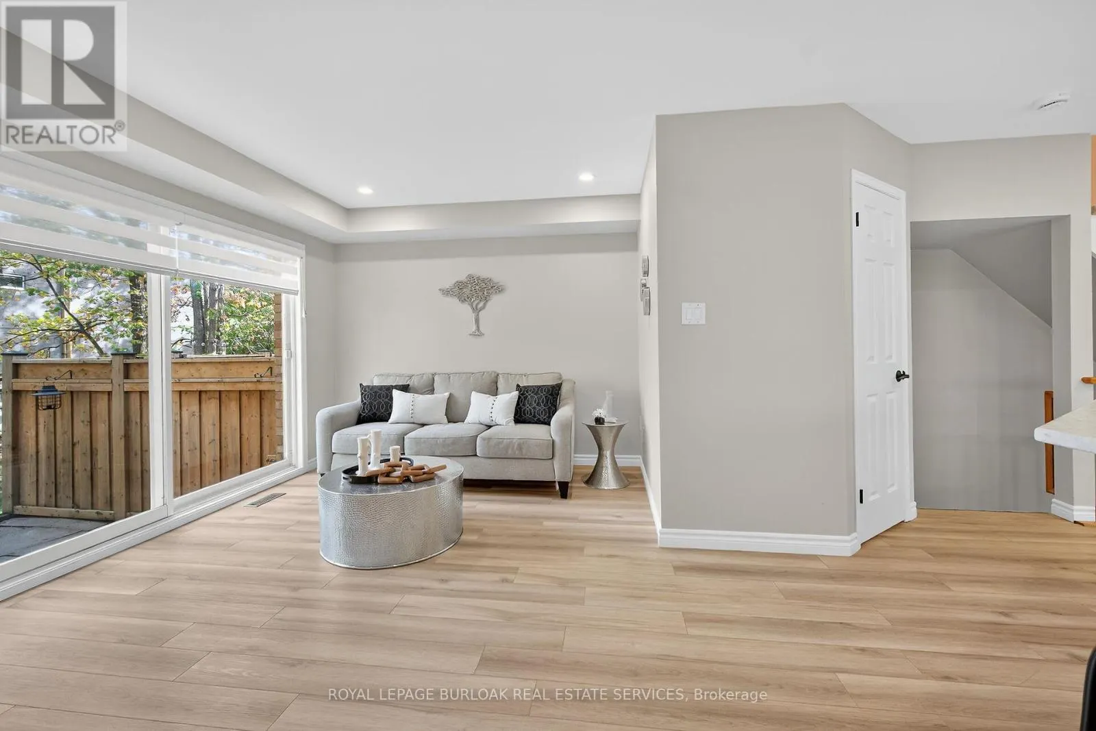 28 - 2015 CLEAVER AVENUE