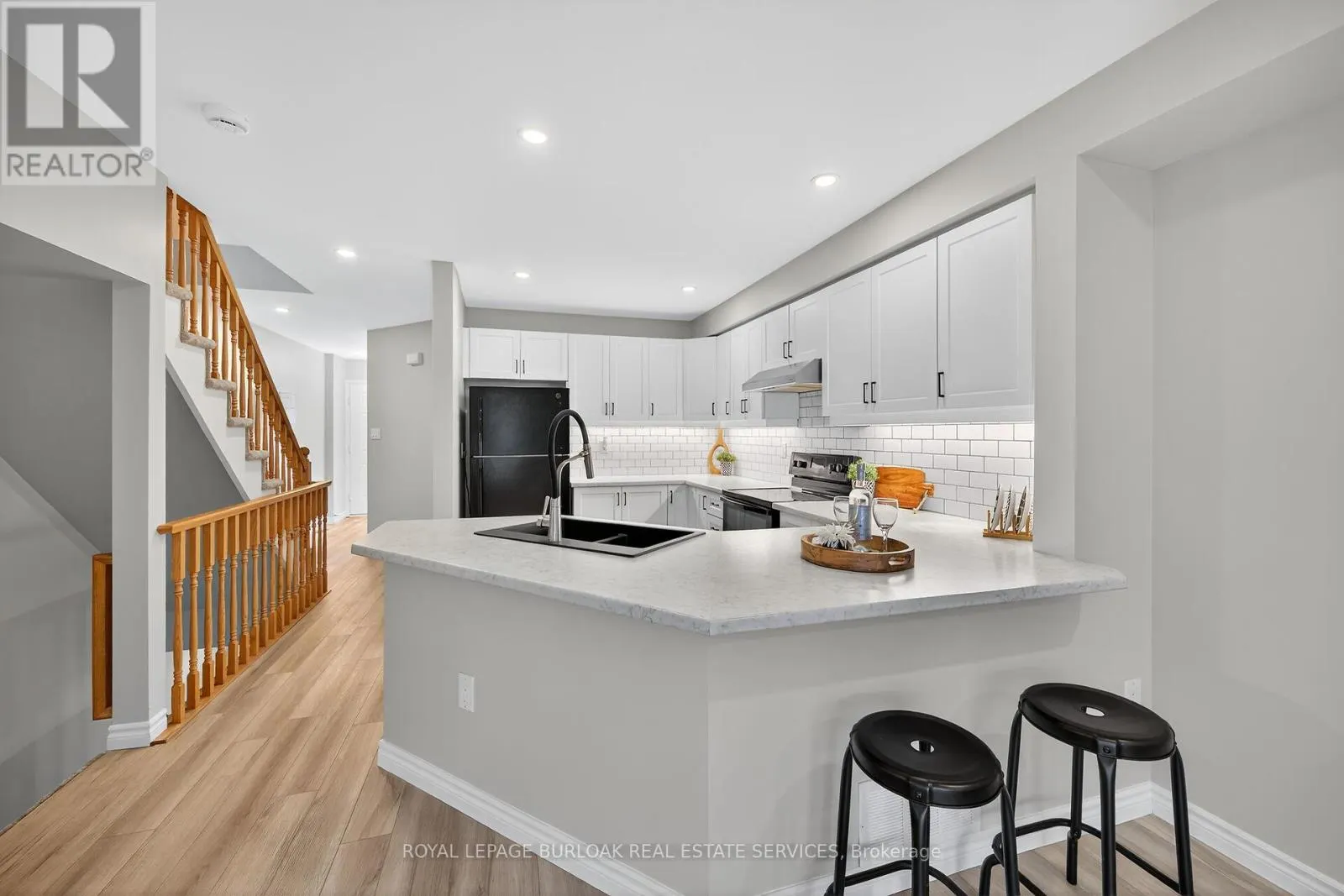 28 - 2015 CLEAVER AVENUE