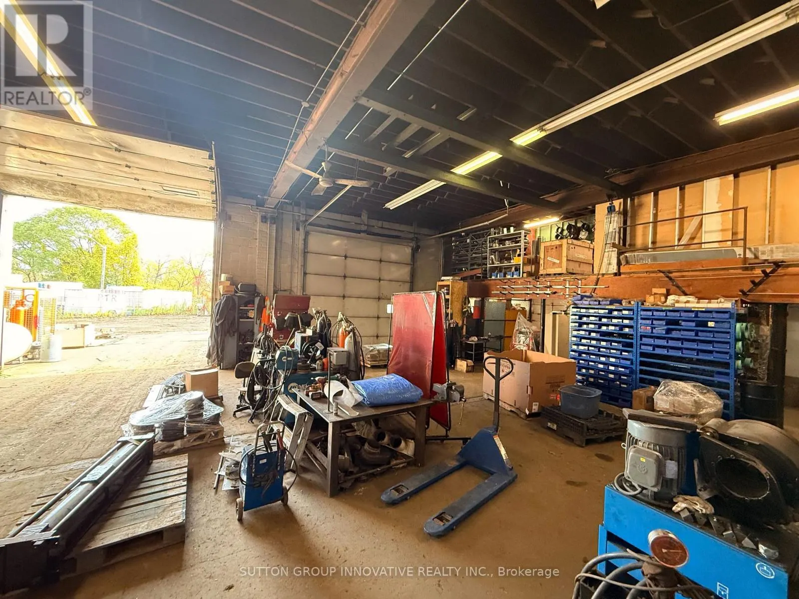 2070 QUEENSWAY DRIVE