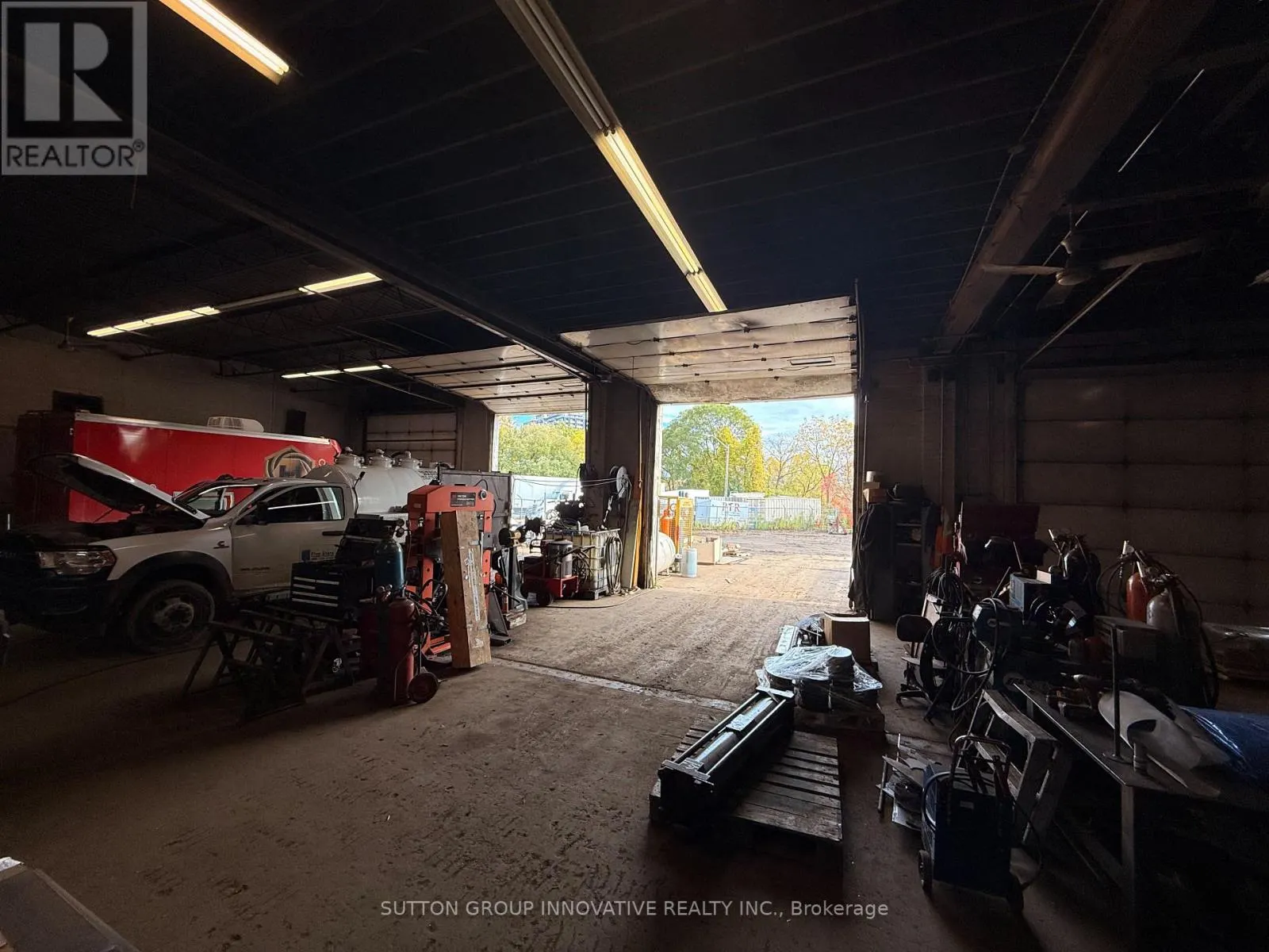 2070 QUEENSWAY DRIVE