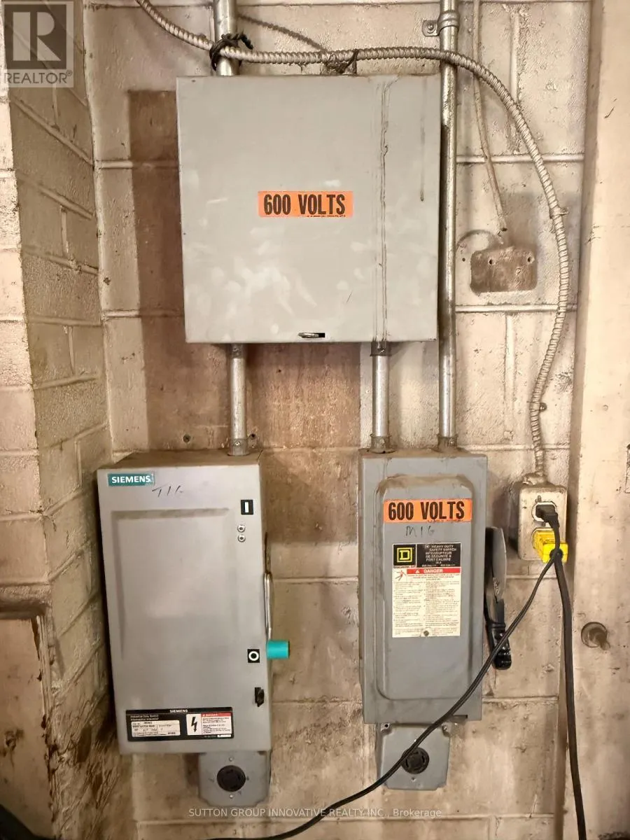 2070 QUEENSWAY DRIVE