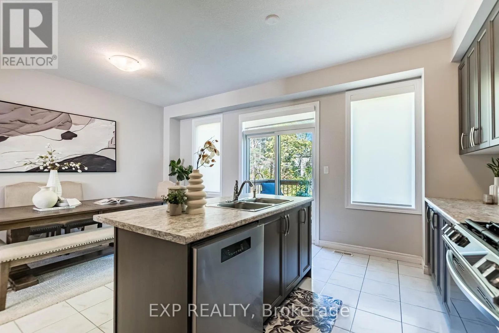 7 - 445 ONTARIO STREET S