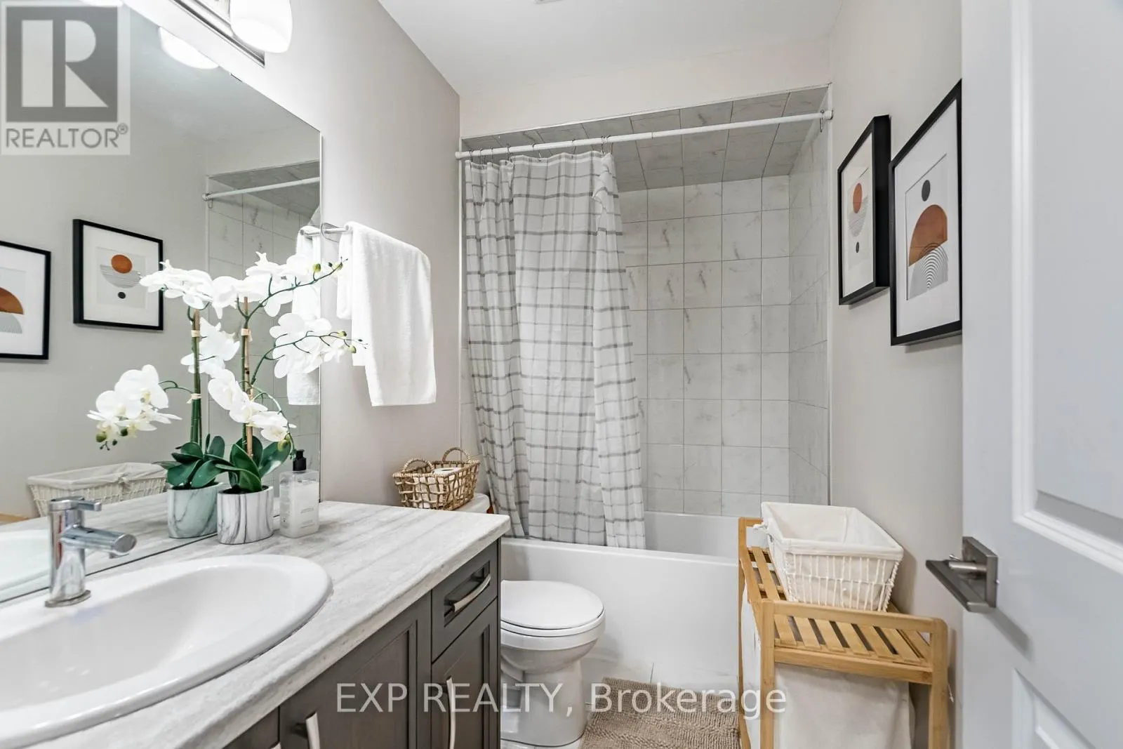 7 - 445 ONTARIO STREET S