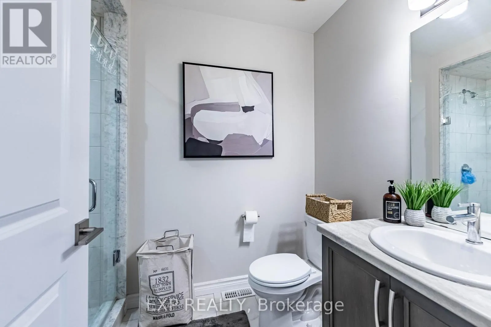 7 - 445 ONTARIO STREET S