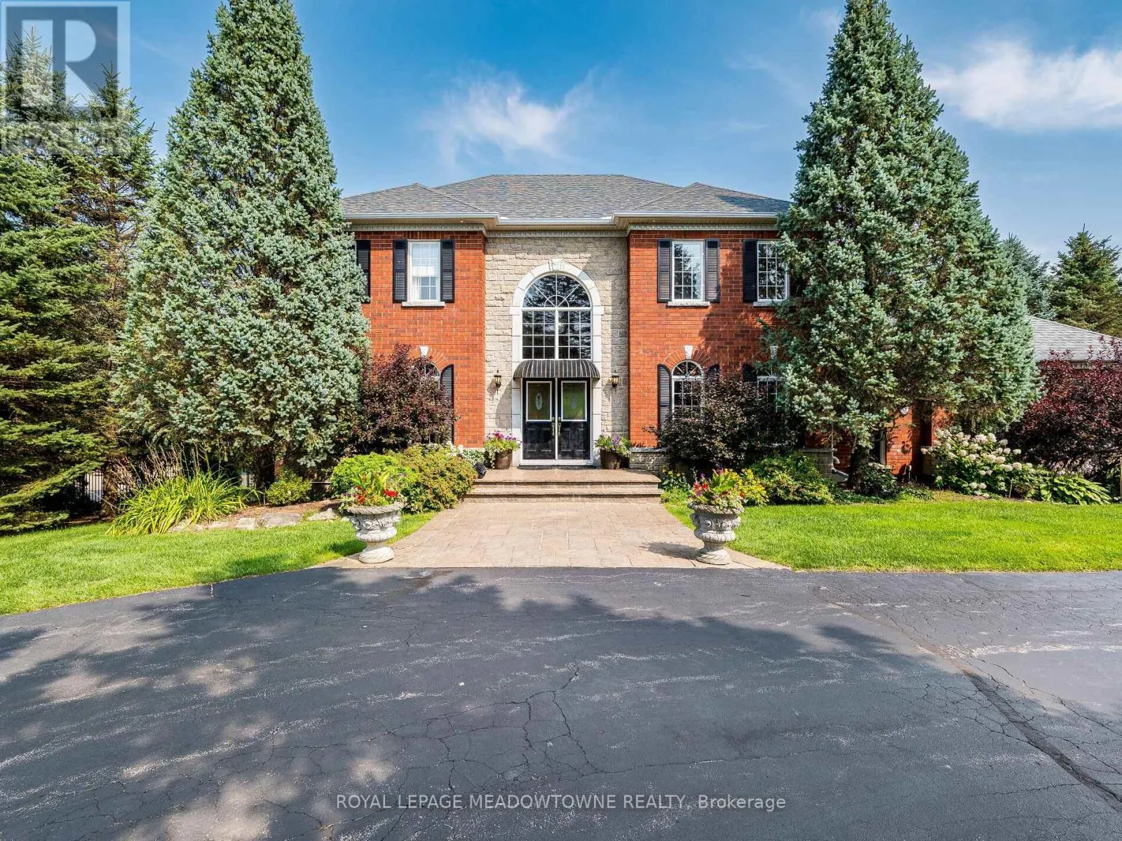 8 DEER RUN CRESCENT