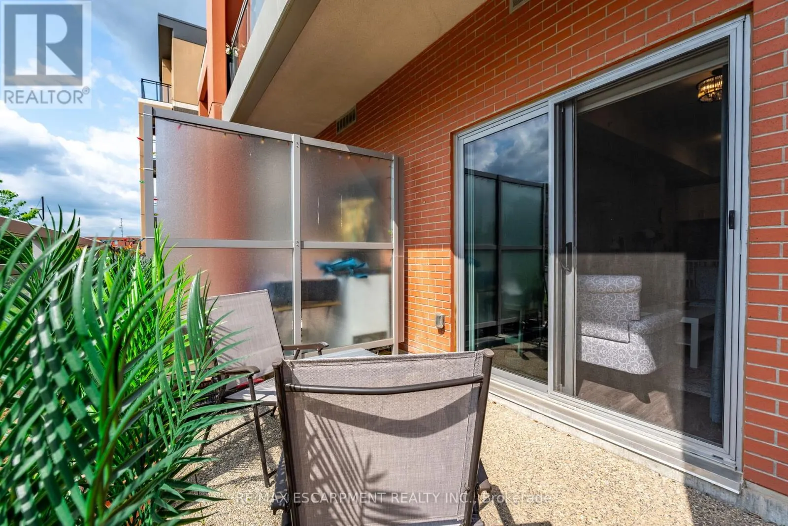 103 - 4040 UPPER MIDDLE ROAD