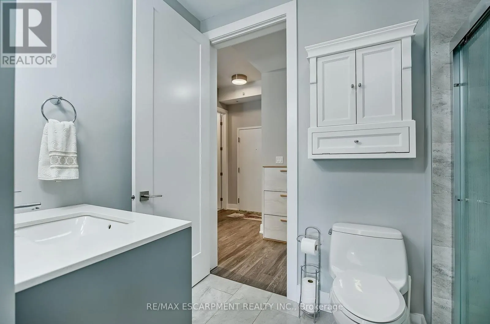 103 - 4040 UPPER MIDDLE ROAD