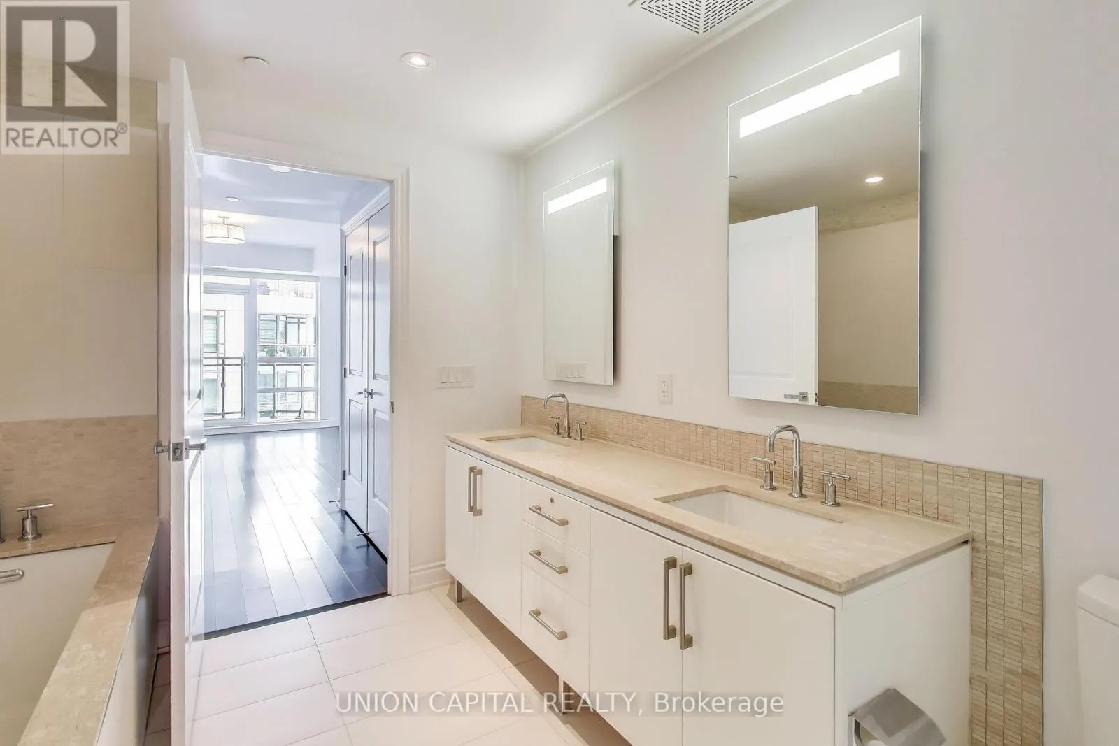 525 - 3500 LAKESHORE ROAD W