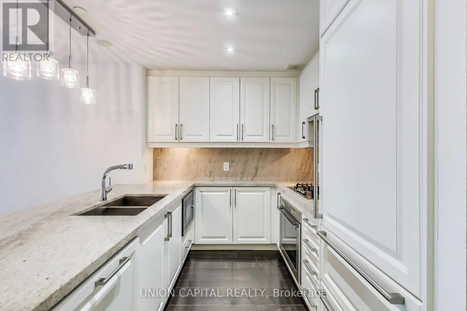 525 - 3500 LAKESHORE ROAD W