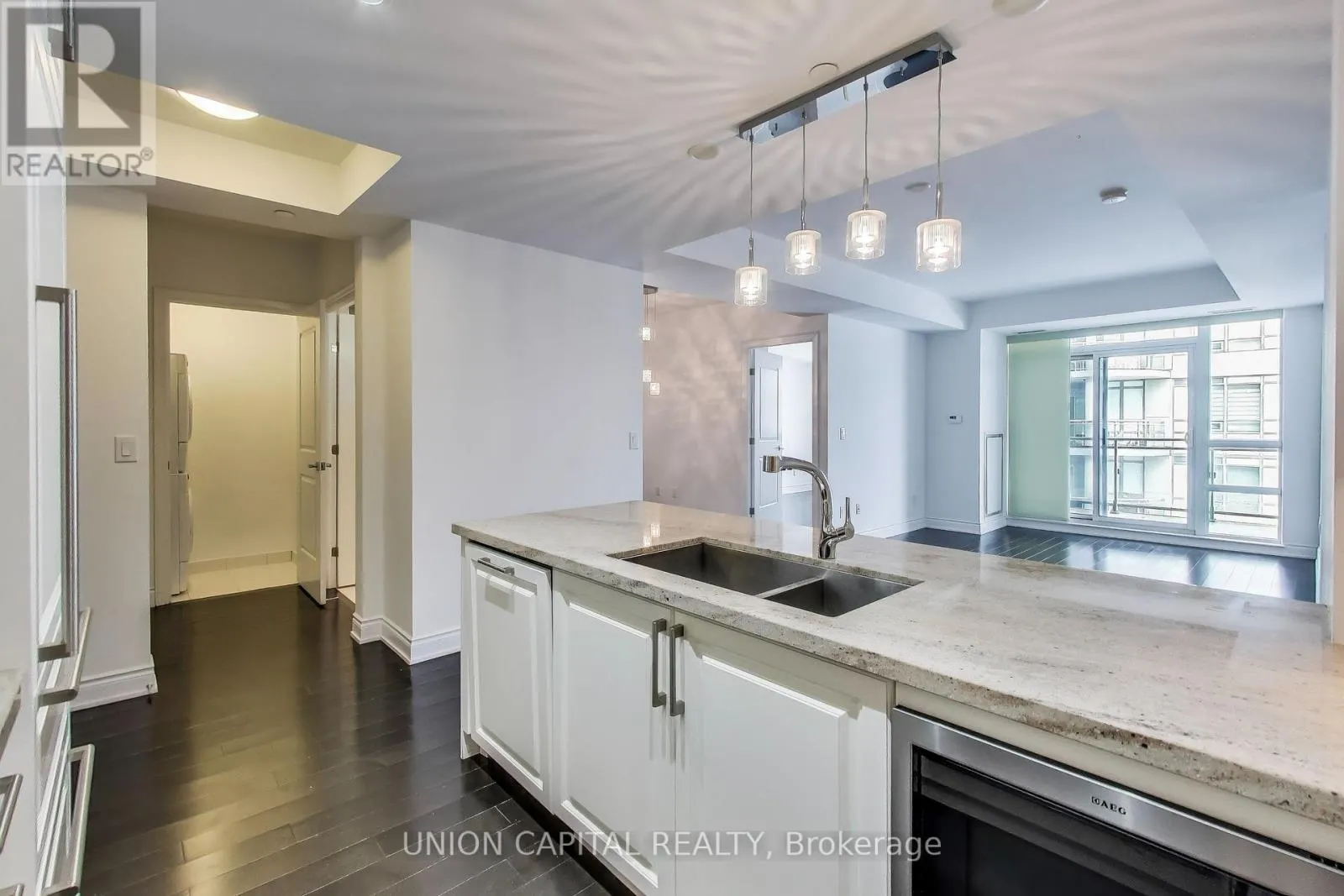 525 - 3500 LAKESHORE ROAD W