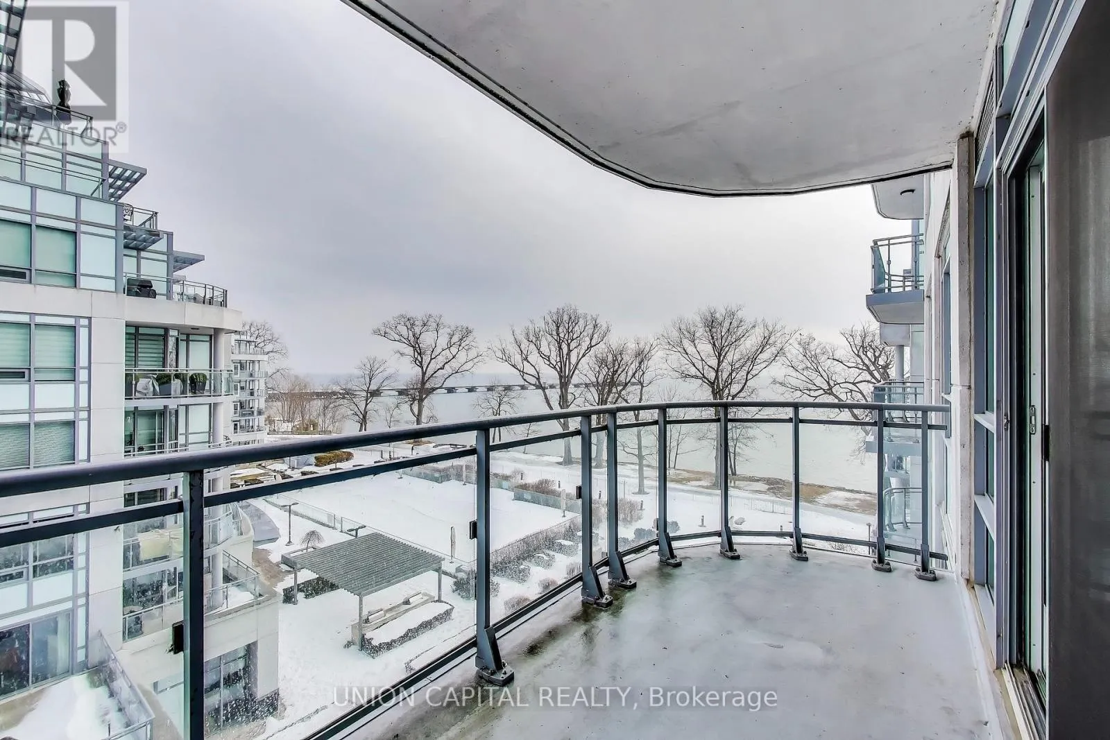 525 - 3500 LAKESHORE ROAD W