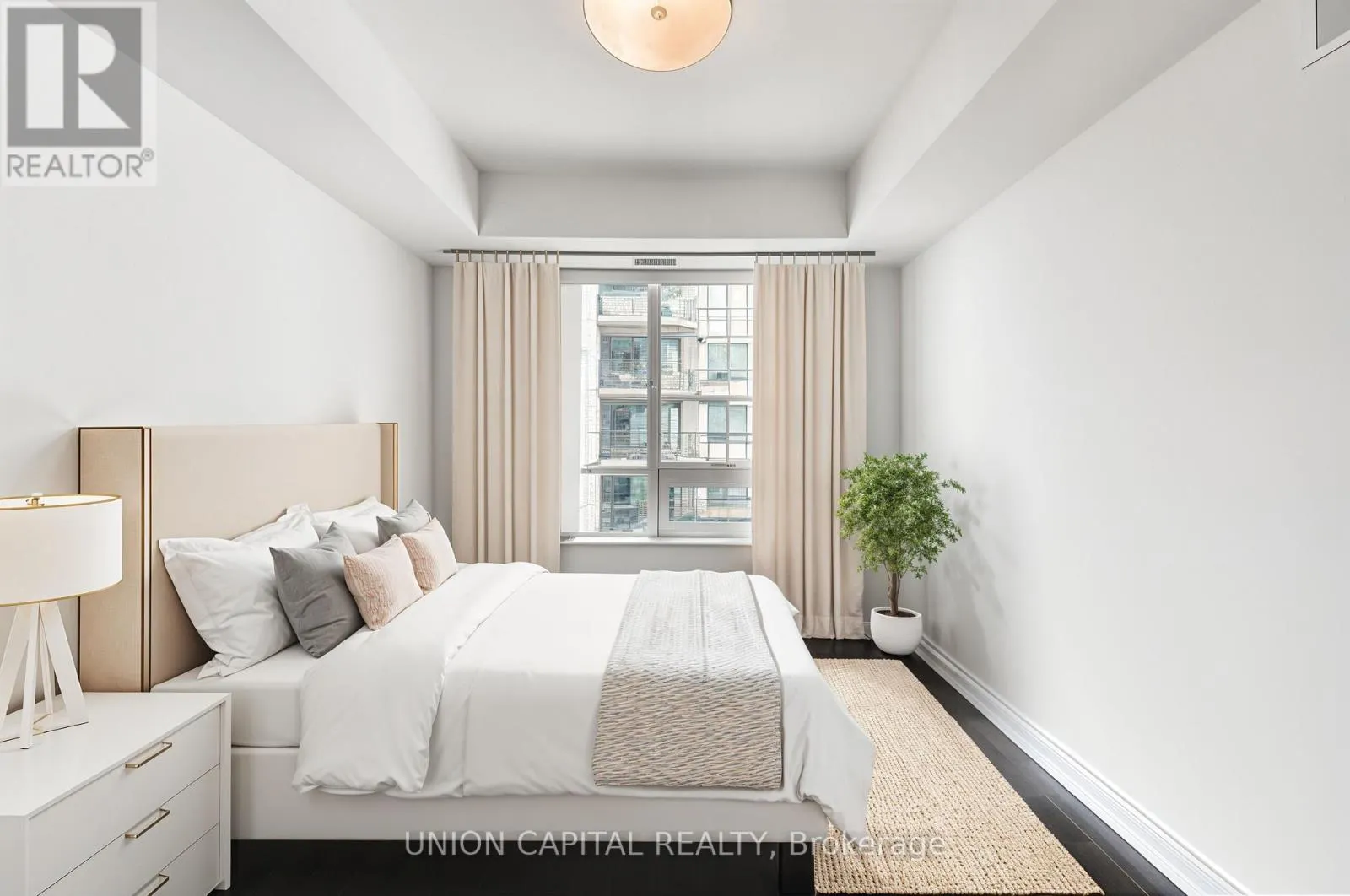 525 - 3500 LAKESHORE ROAD W