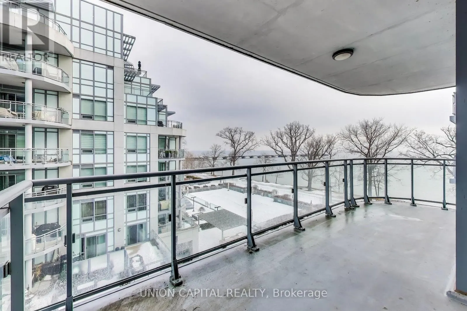 525 - 3500 LAKESHORE ROAD W
