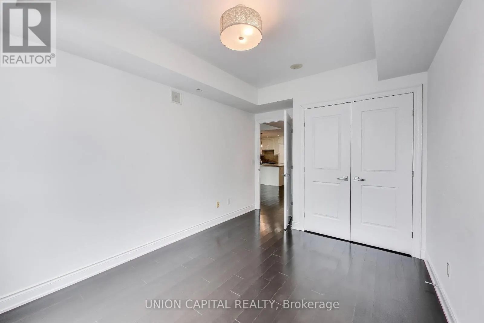 525 - 3500 LAKESHORE ROAD W