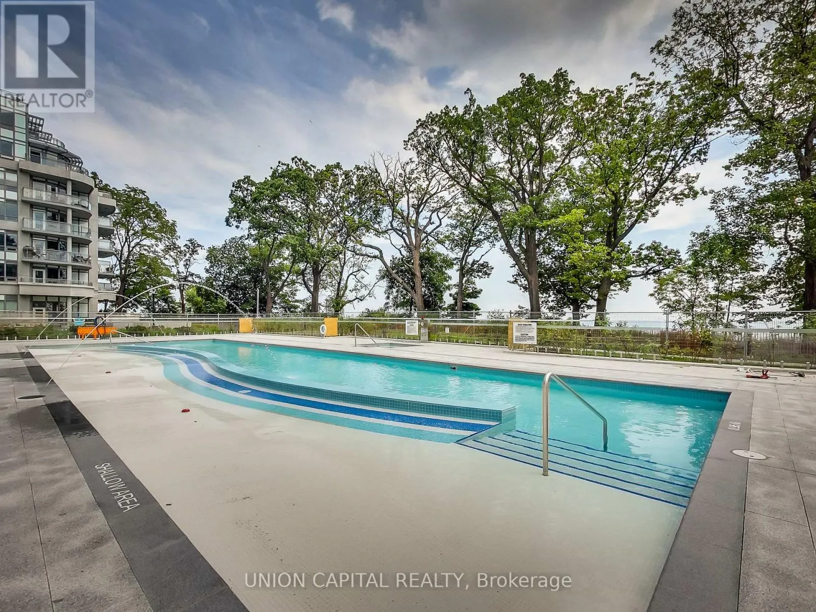 525 - 3500 LAKESHORE ROAD W