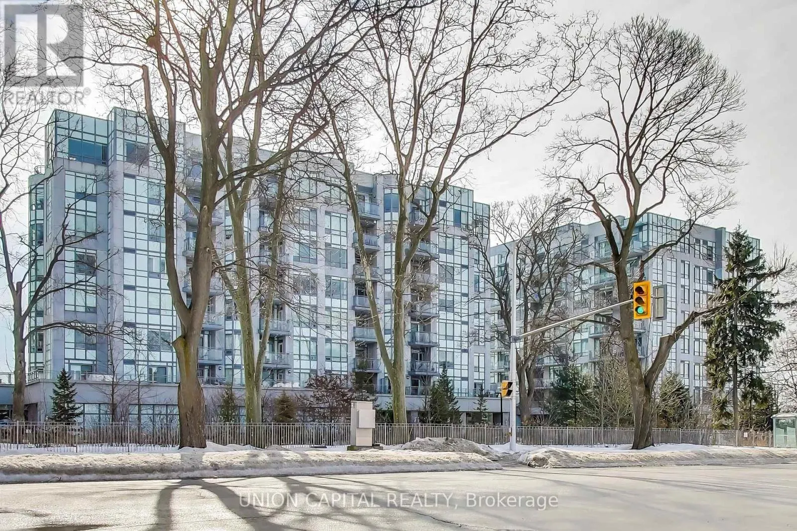 525 - 3500 LAKESHORE ROAD W