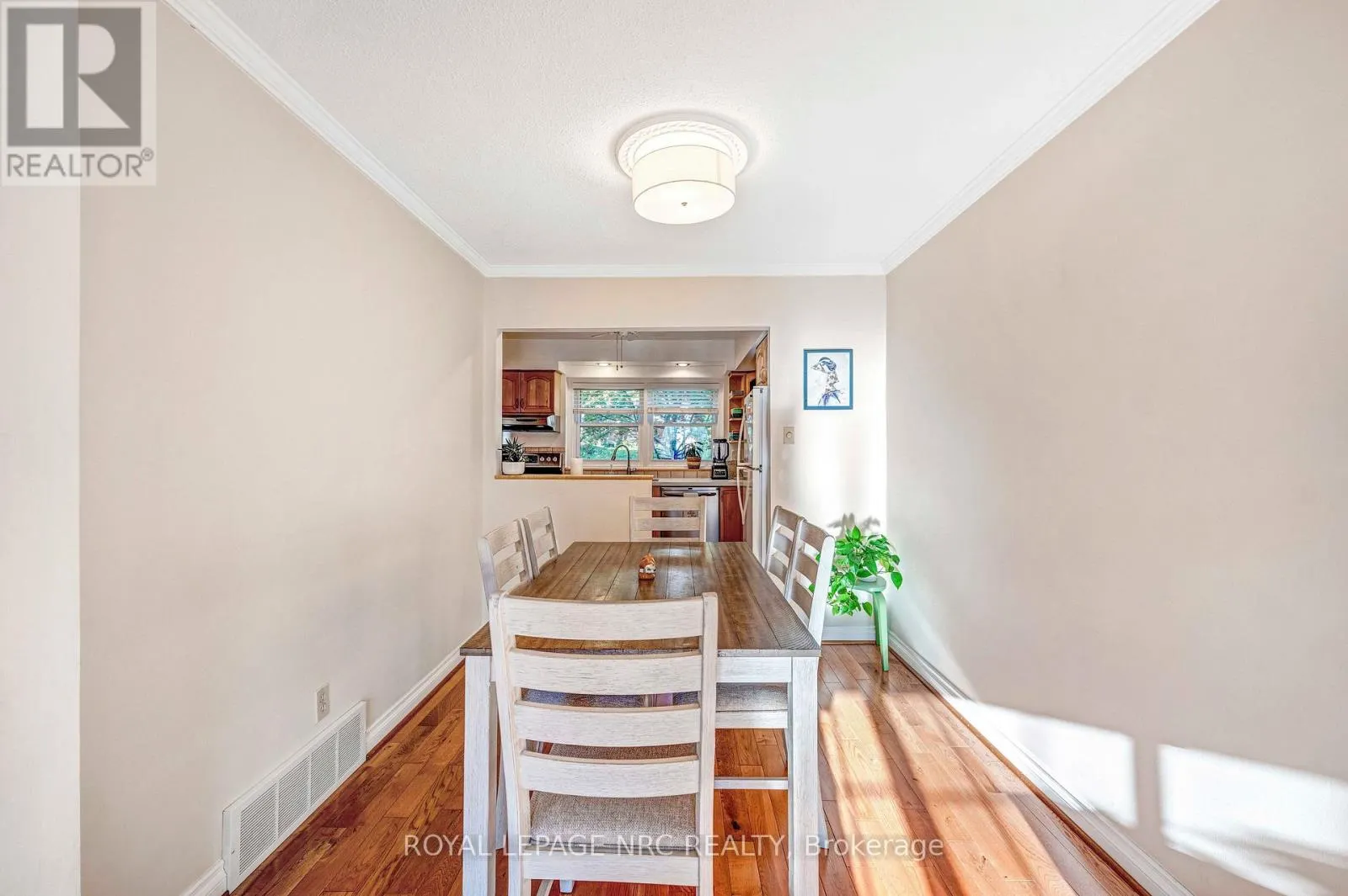 4 - 2232 UPPER MIDDLE ROAD, #4