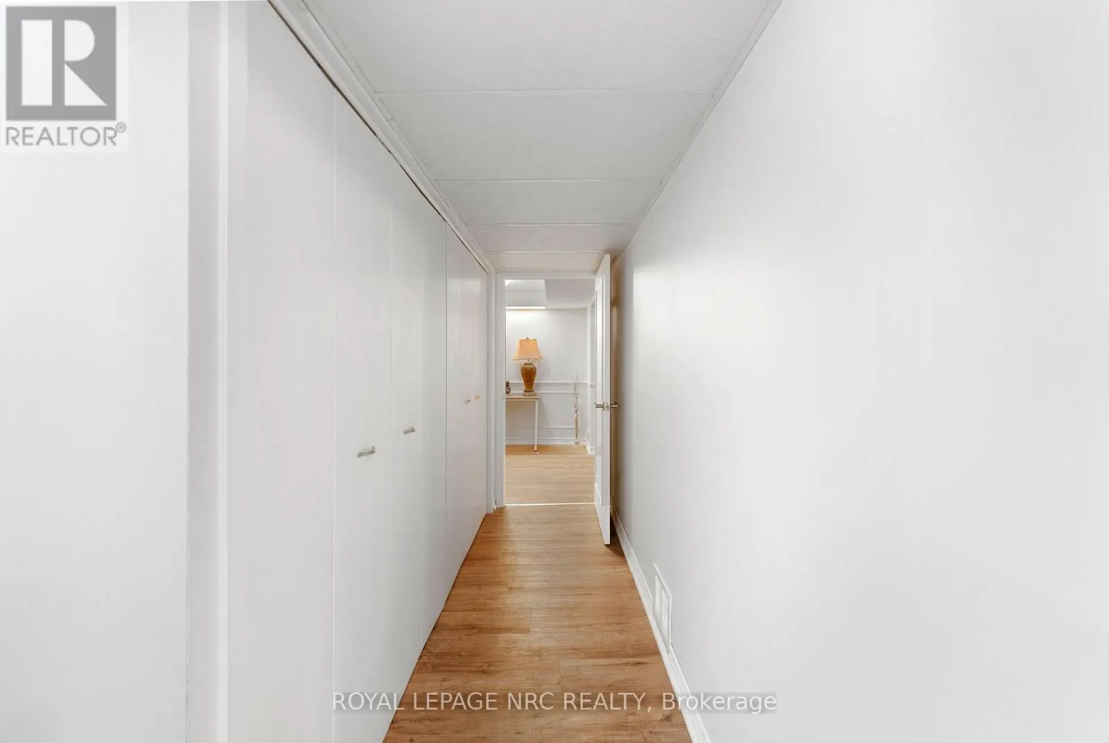 4 - 2232 UPPER MIDDLE ROAD, #4