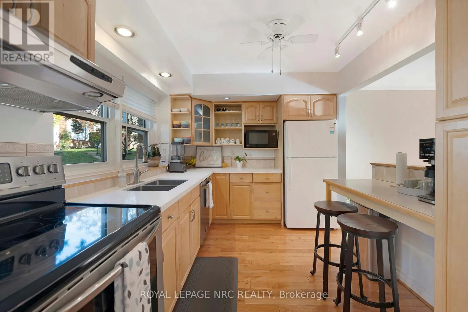 4 - 2232 UPPER MIDDLE ROAD, #4