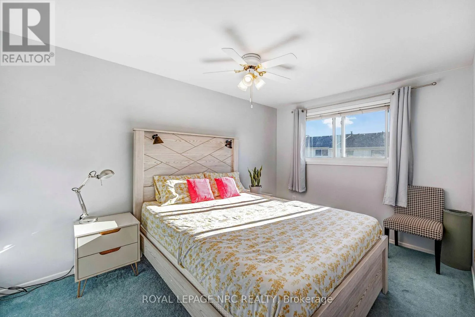 4 - 2232 UPPER MIDDLE ROAD, #4