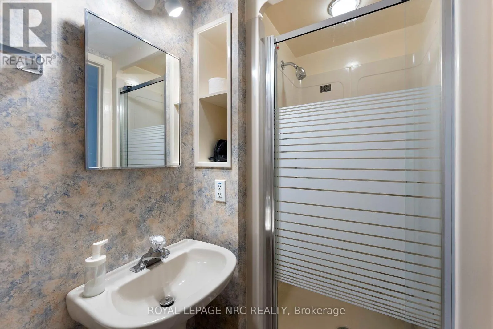 4 - 2232 UPPER MIDDLE ROAD, #4