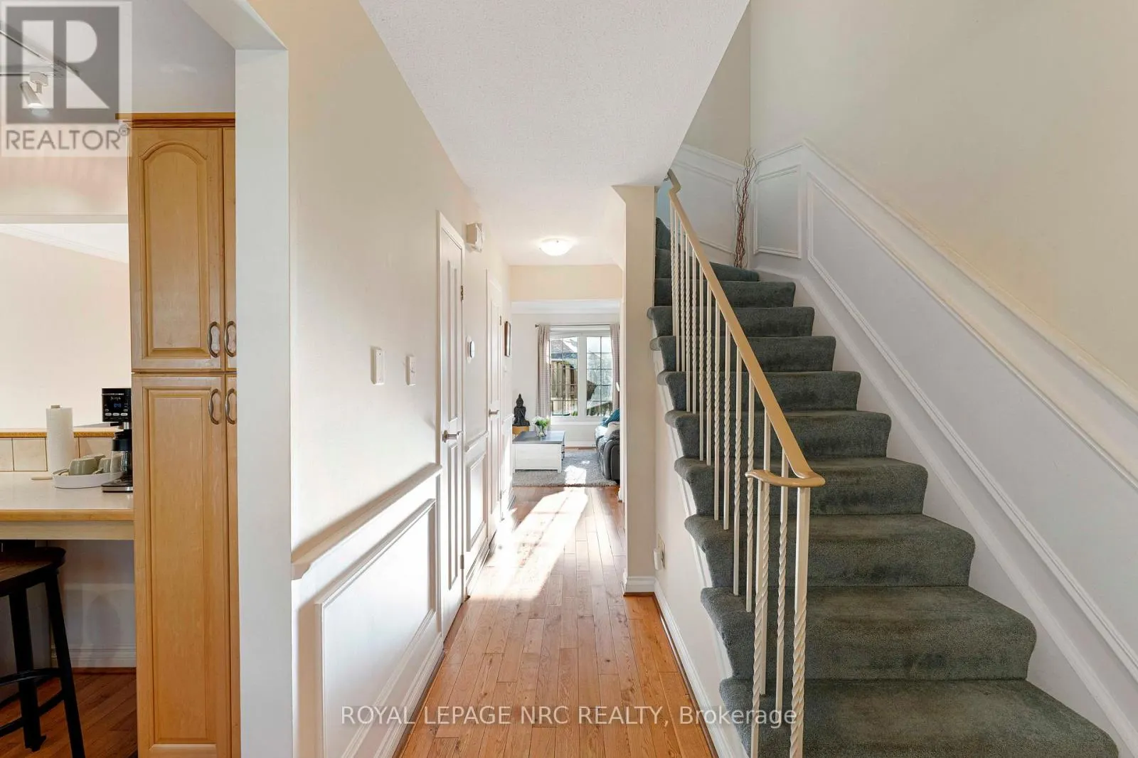 4 - 2232 UPPER MIDDLE ROAD, #4