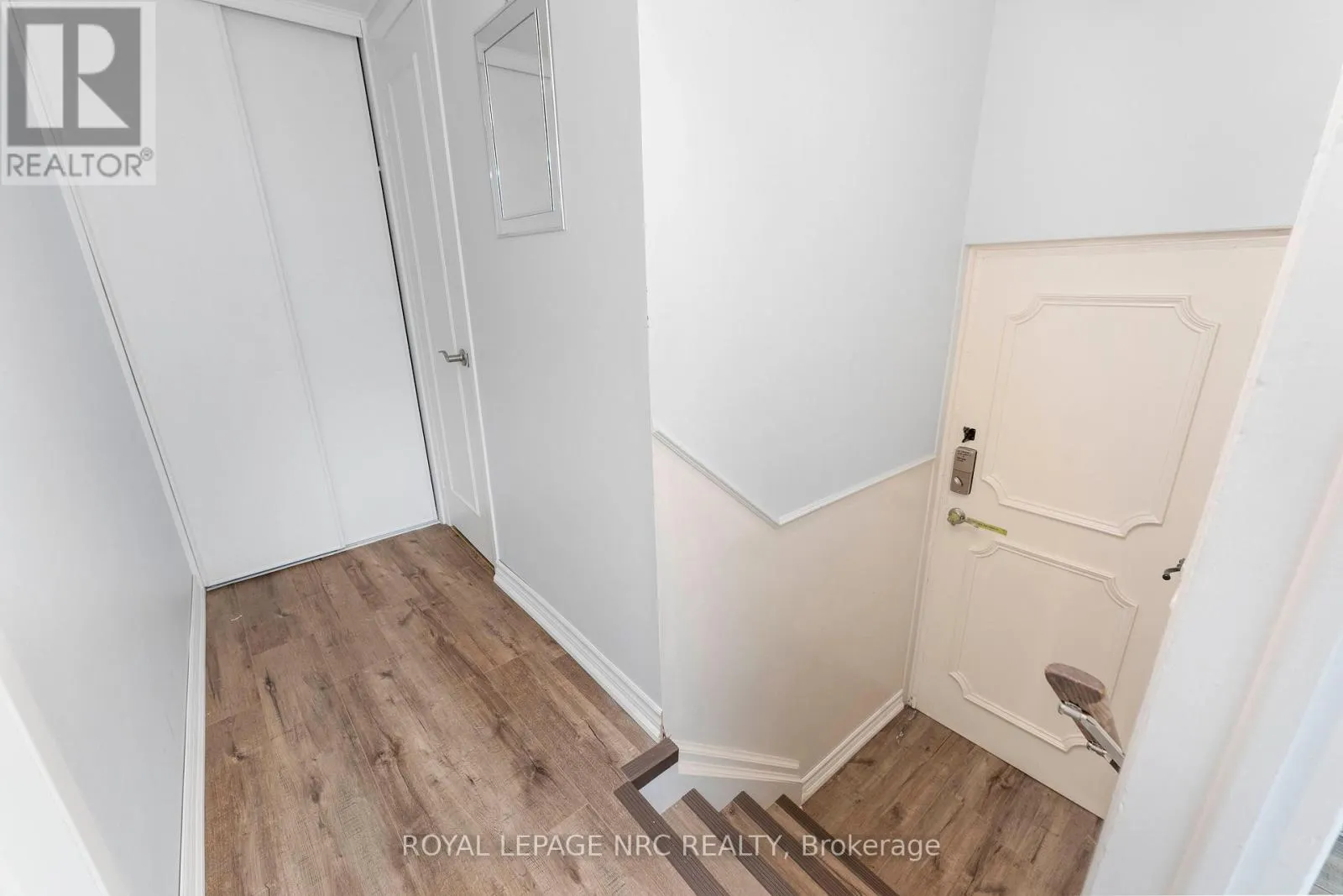 4 - 2232 UPPER MIDDLE ROAD, #4