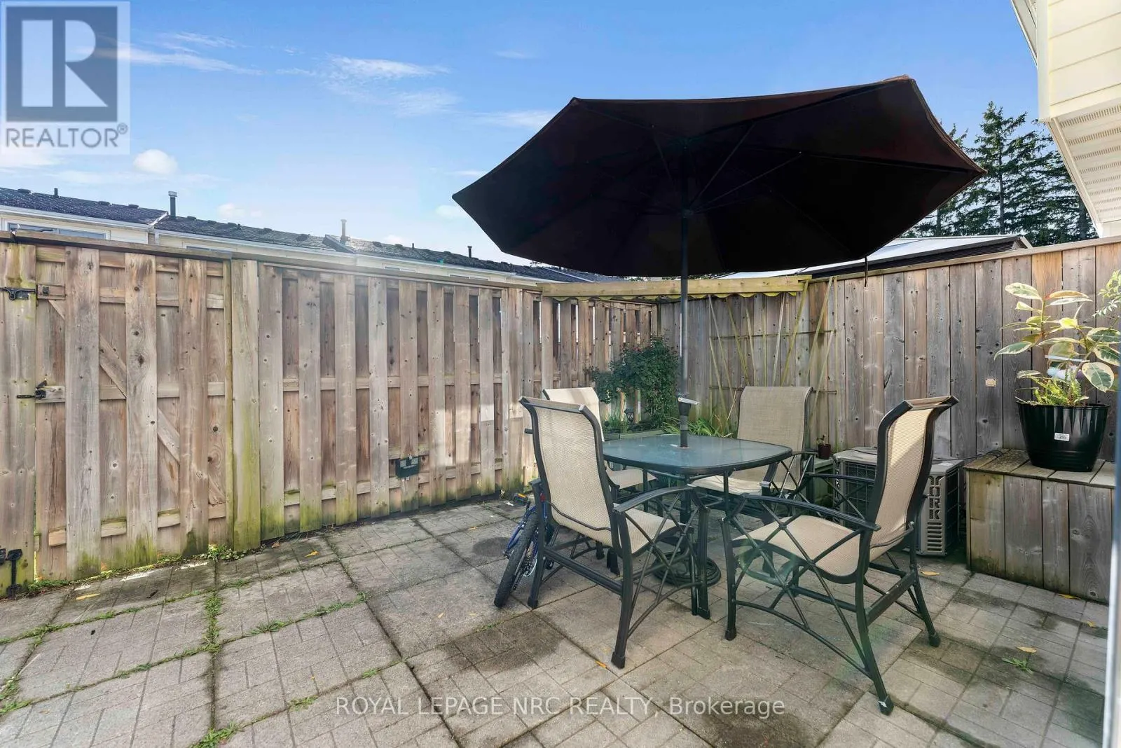 4 - 2232 UPPER MIDDLE ROAD, #4