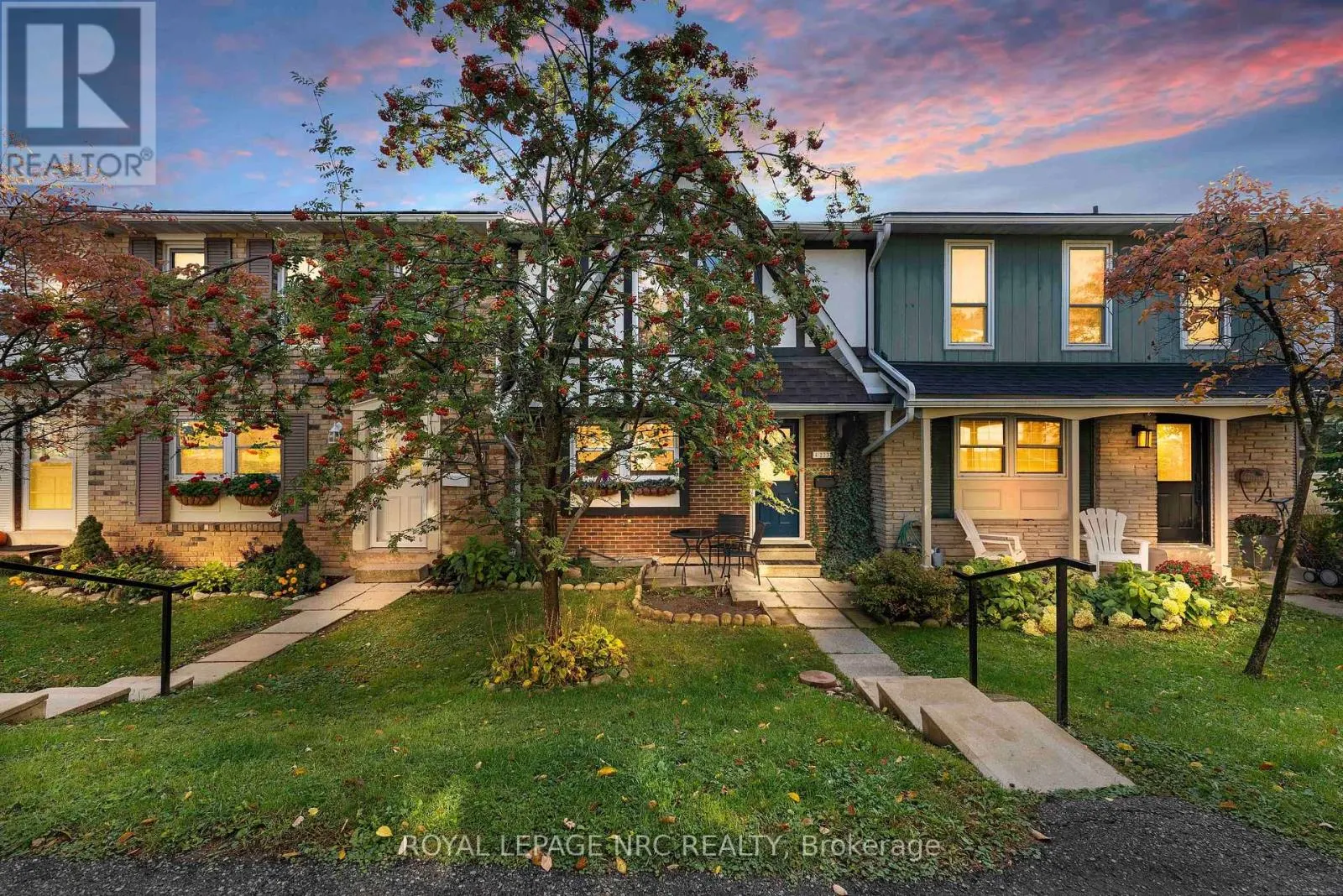 4 - 2232 UPPER MIDDLE ROAD, #4