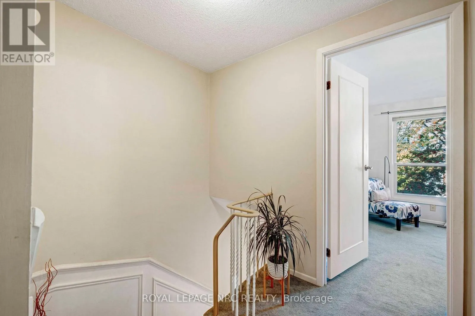 4 - 2232 UPPER MIDDLE ROAD, #4