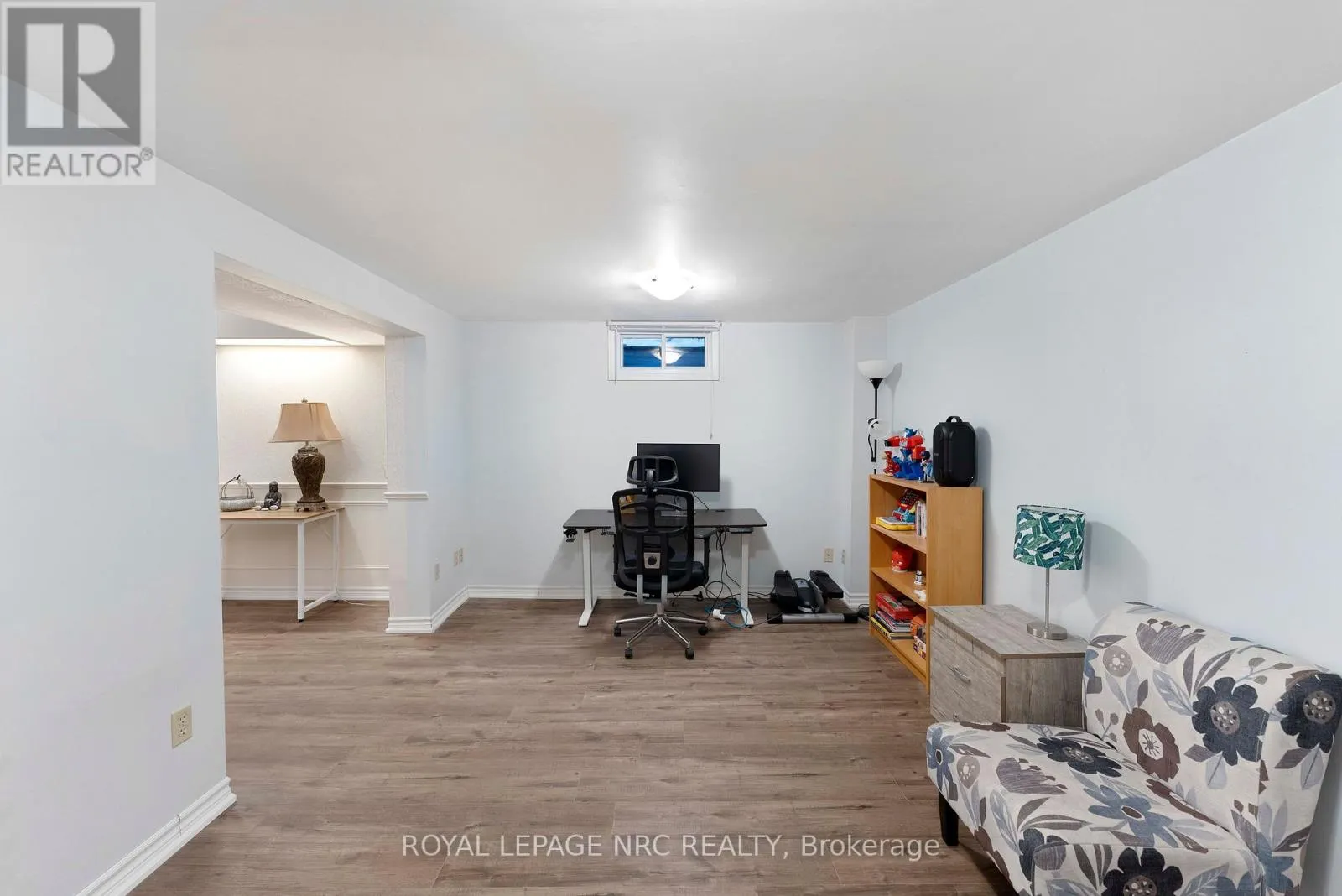 4 - 2232 UPPER MIDDLE ROAD, #4