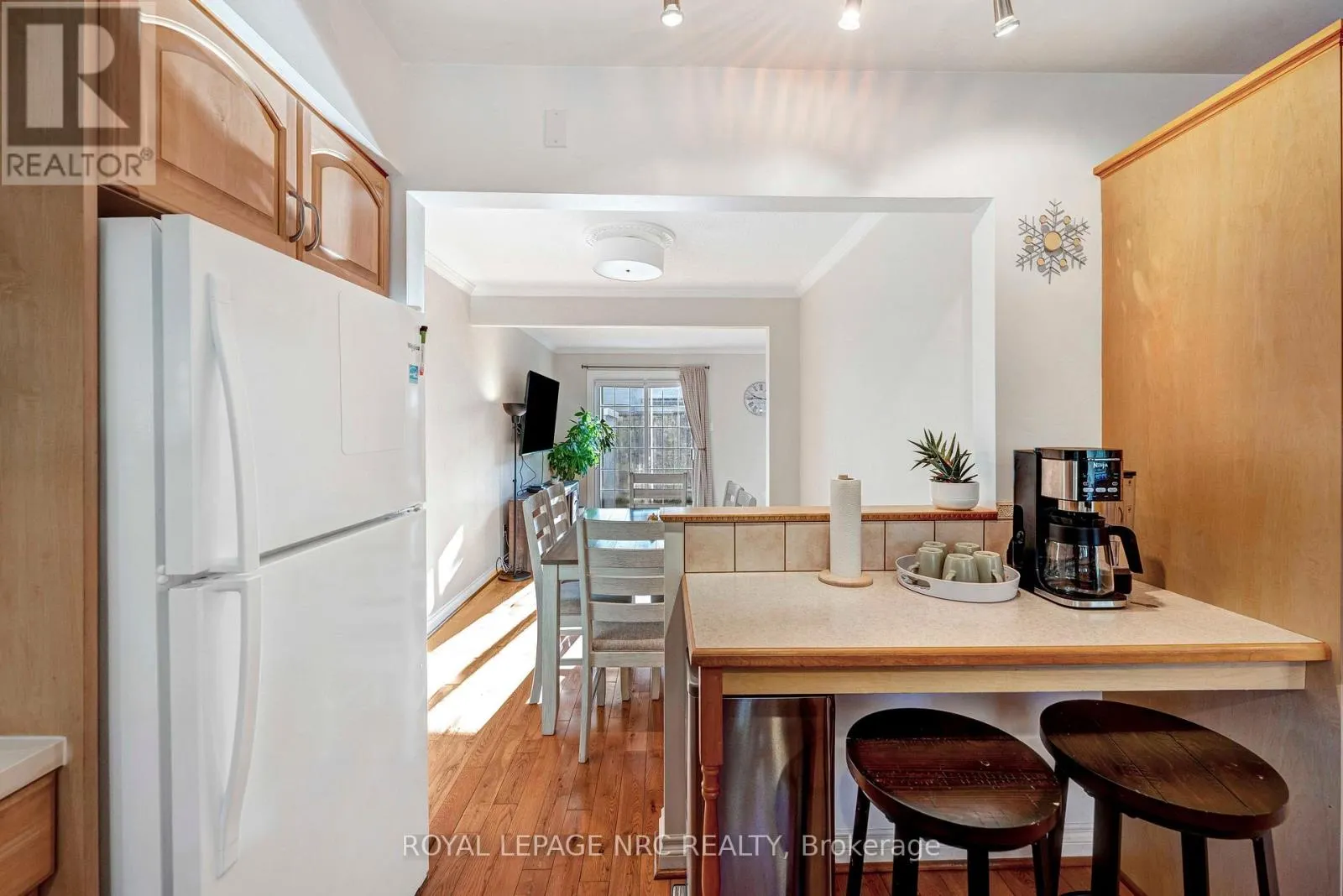 4 - 2232 UPPER MIDDLE ROAD, #4